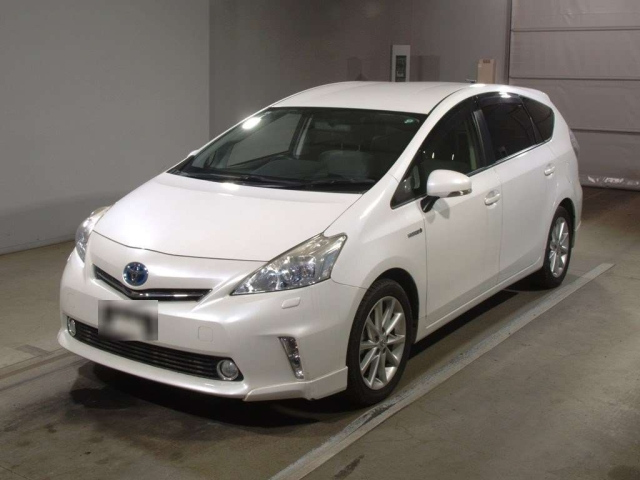 TOYOTA PRIUS ALPHA 2013