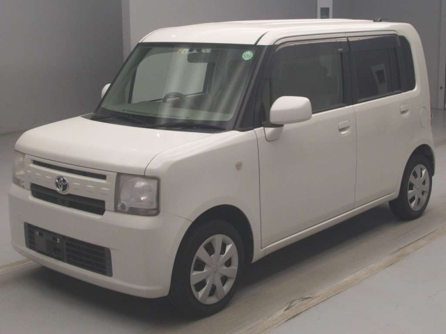 TOYOTA PIXIS SPACE 2016