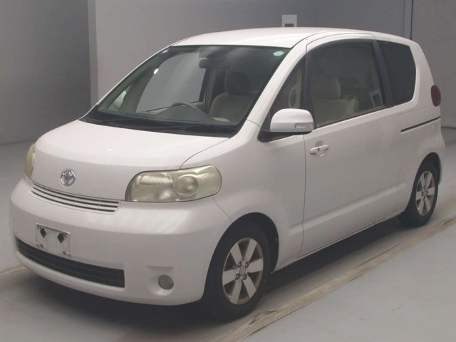 TOYOTA PORTE 2012