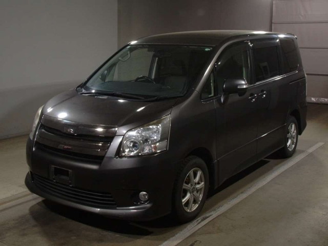 TOYOTA NOAH 2009