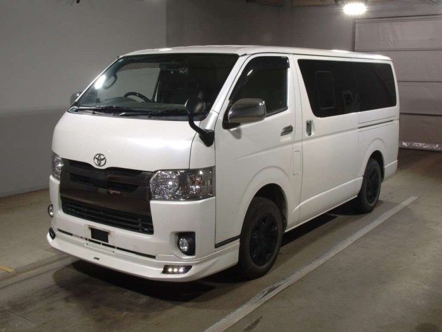 TOYOTA HIACE VAN 2018