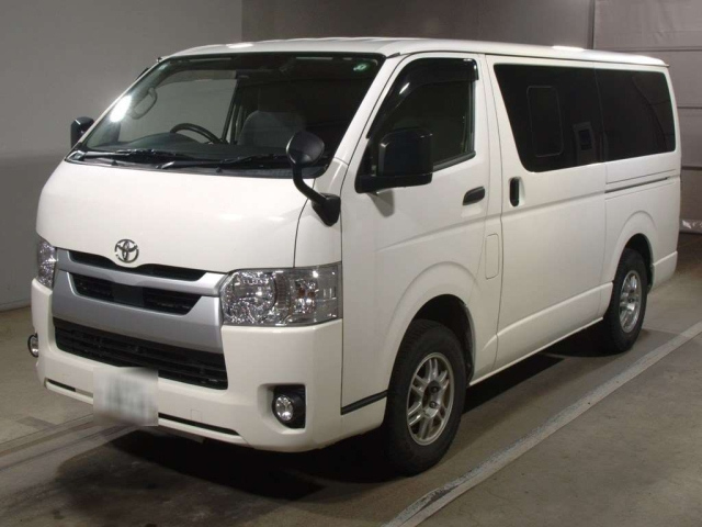TOYOTA HIACE VAN
