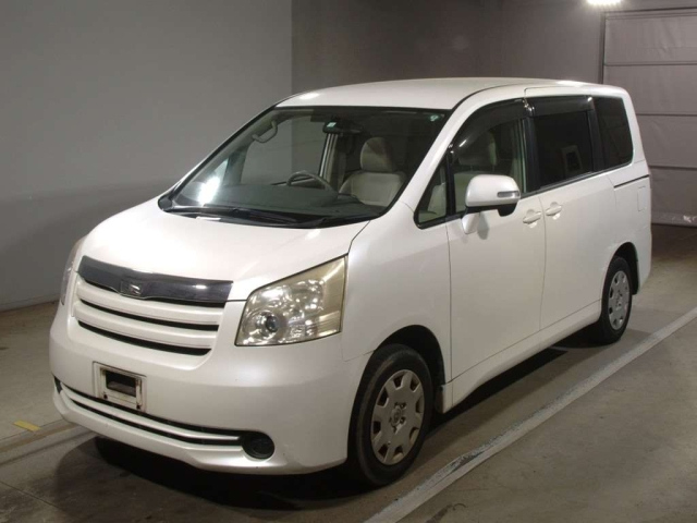 TOYOTA NOAH 2008