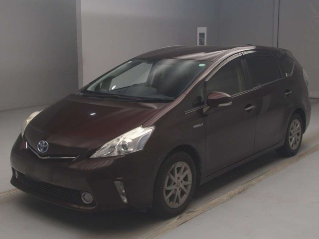 TOYOTA PRIUS ALPHA 2013