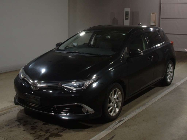 TOYOTA AURIS 2016