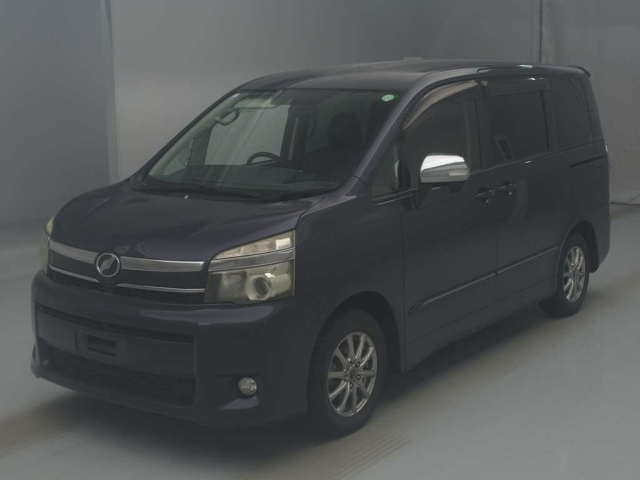 TOYOTA VOXY 2010