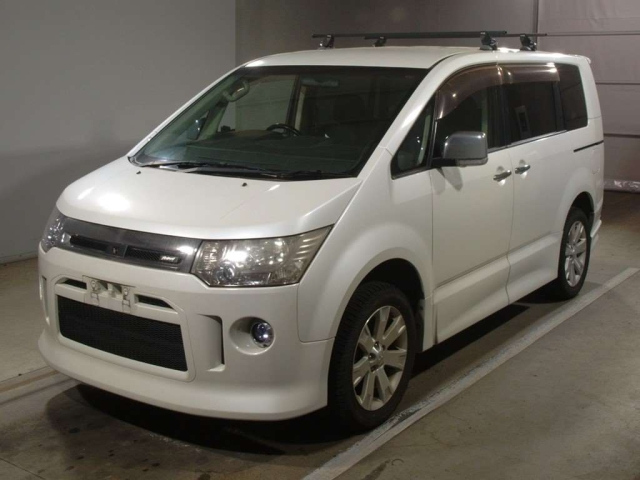 MITSUBISHI DELICA D5