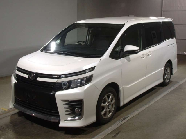 TOYOTA VOXY 2016