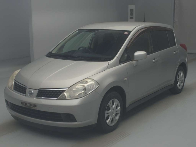 NISSAN TIIDA