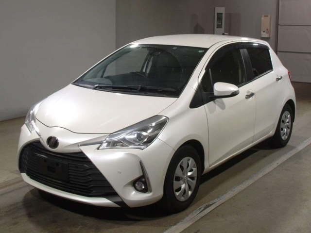 TOYOTA VITZ 2020