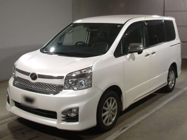 TOYOTA VOXY 2013