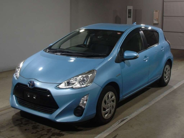 TOYOTA AQUA 2016