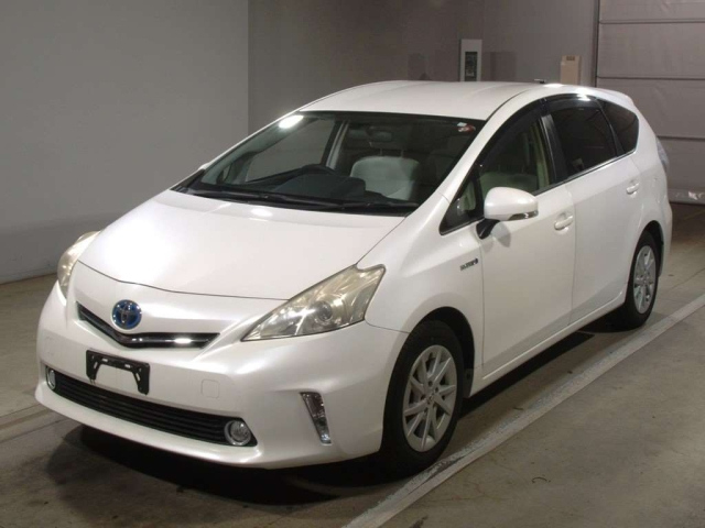 TOYOTA PRIUS ALPHA 2013