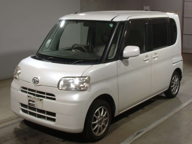 DAIHATSU TANTO 2011