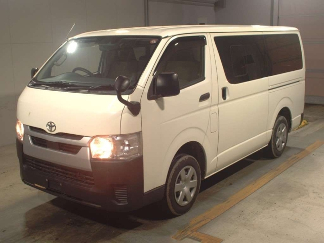 TOYOTA HIACE VAN 2021