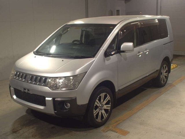 MITSUBISHI DELICA D5