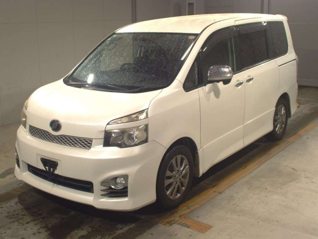 TOYOTA VOXY 2011