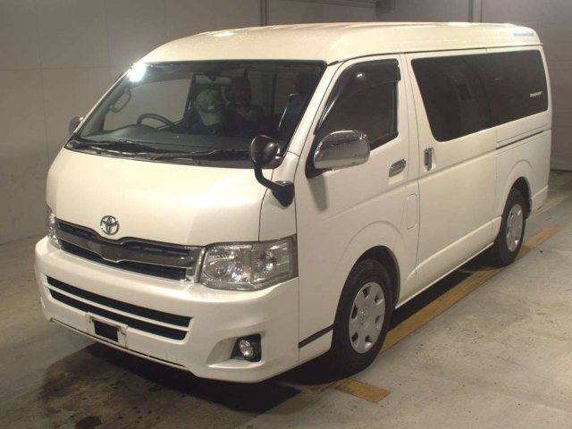 TOYOTA HIACE 2013