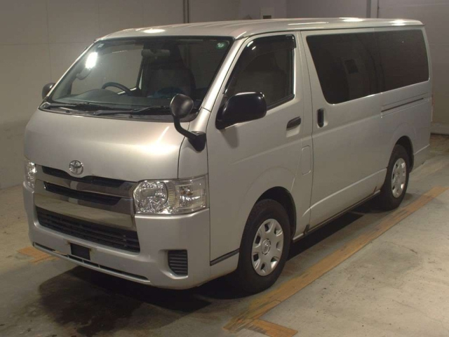 TOYOTA HIACE VAN