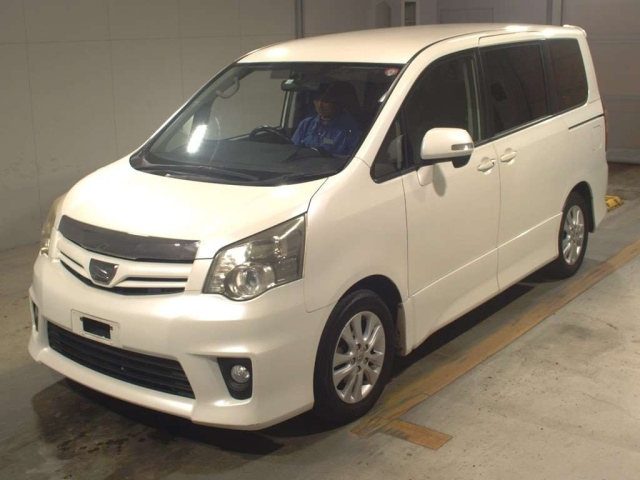 TOYOTA NOAH 2012