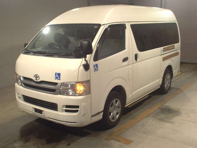 TOYOTA REGIUS ACE VAN