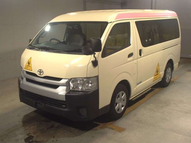 TOYOTA HIACE 2015