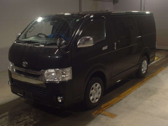 TOYOTA HIACE VAN 2018