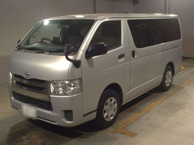 TOYOTA HIACE VAN 2016