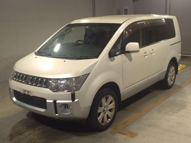 MITSUBISHI DELICA D5