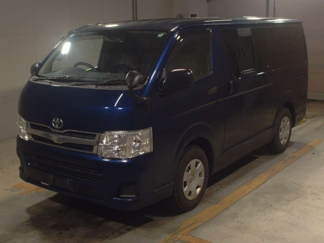 TOYOTA HIACE VAN 2013