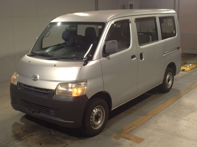 TOYOTA LITE ACE VAN 2011