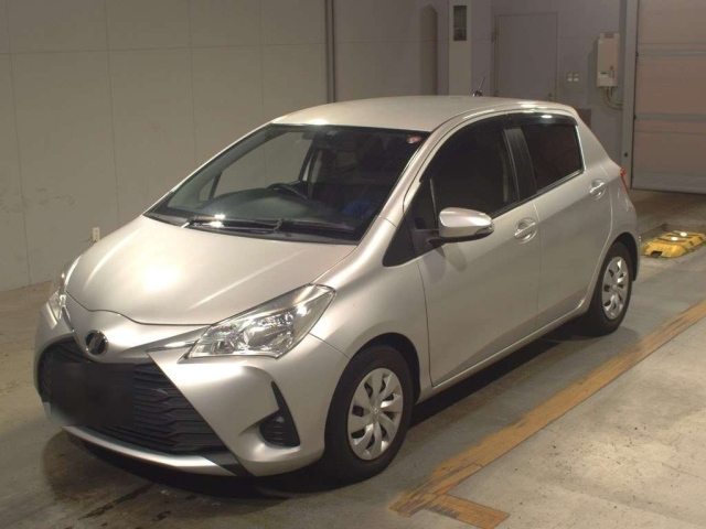 TOYOTA VITZ 2017