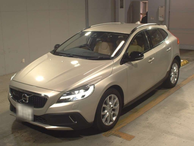VOLVO V40 2017