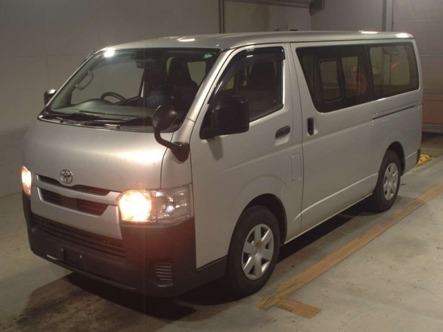 TOYOTA HIACE VAN