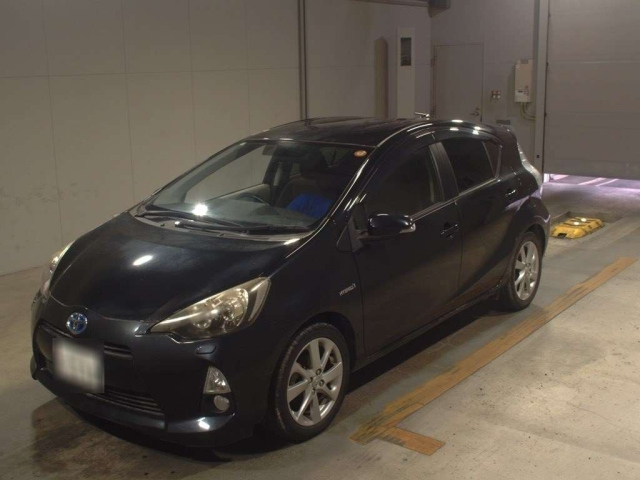 TOYOTA AQUA 2012