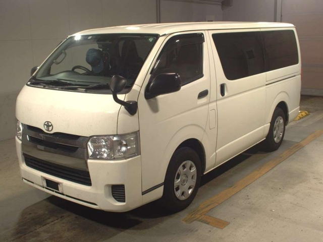 TOYOTA HIACE VAN
