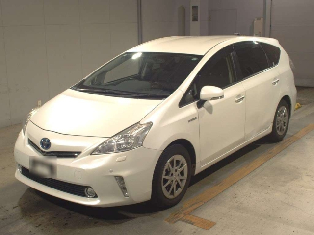TOYOTA PRIUS ALPHA 2014