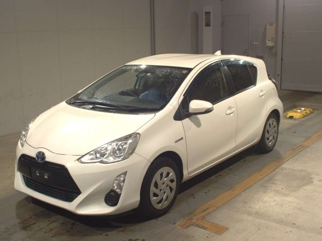 TOYOTA AQUA 2016