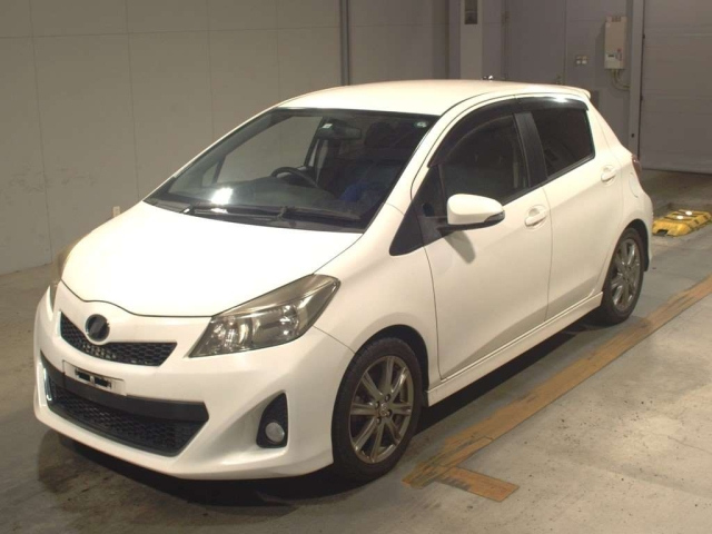 TOYOTA VITZ 2012