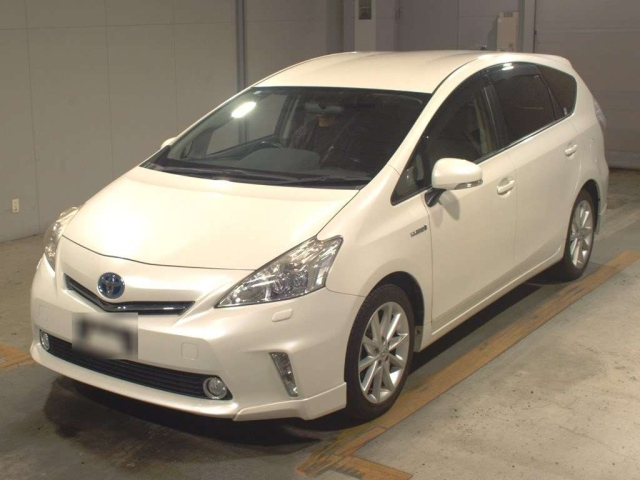 TOYOTA PRIUS ALPHA 2012