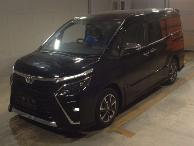 TOYOTA VOXY 2020