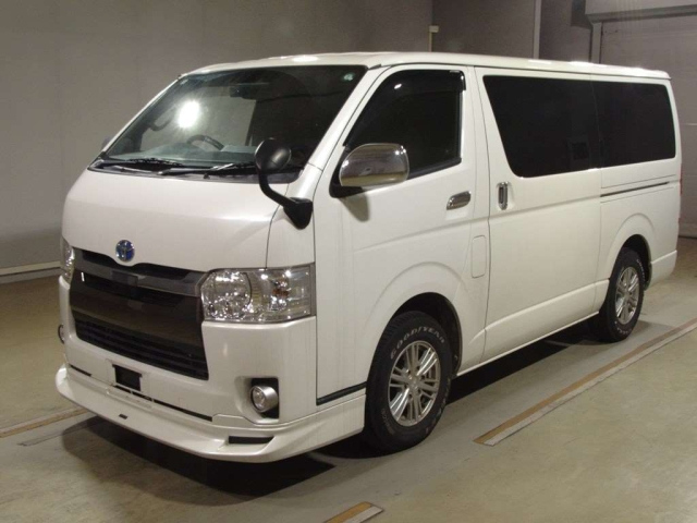 TOYOTA HIACE VAN 2018