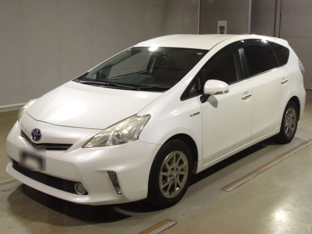 TOYOTA PRIUS ALPHA 2013