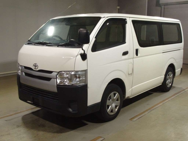 TOYOTA HIACE VAN 2015