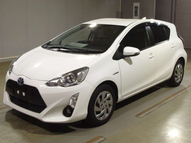 TOYOTA AQUA 2015