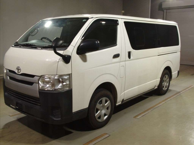 TOYOTA HIACE VAN 2016