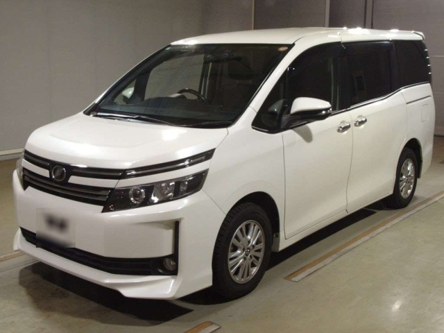 TOYOTA VOXY 2014
