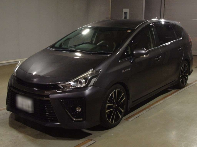TOYOTA PRIUS ALPHA 2015