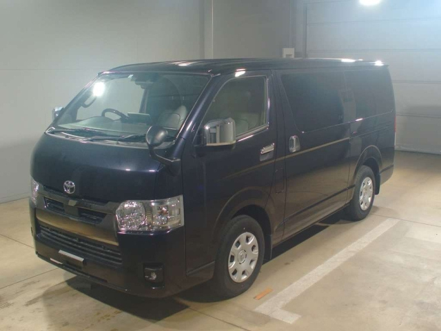 TOYOTA HIACE VAN 2022