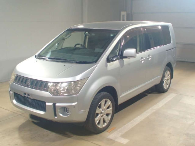 MITSUBISHI DELICA D5 2010